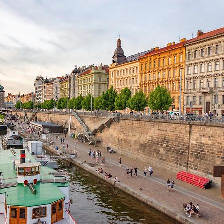Cozy Homestay At Prague Main Station Екстер'єр фото
