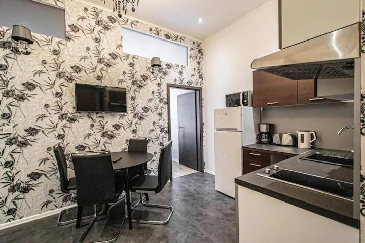 Cozy Homestay At Prague Main Station Екстер'єр фото