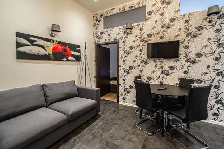 Cozy Homestay At Prague Main Station Екстер'єр фото