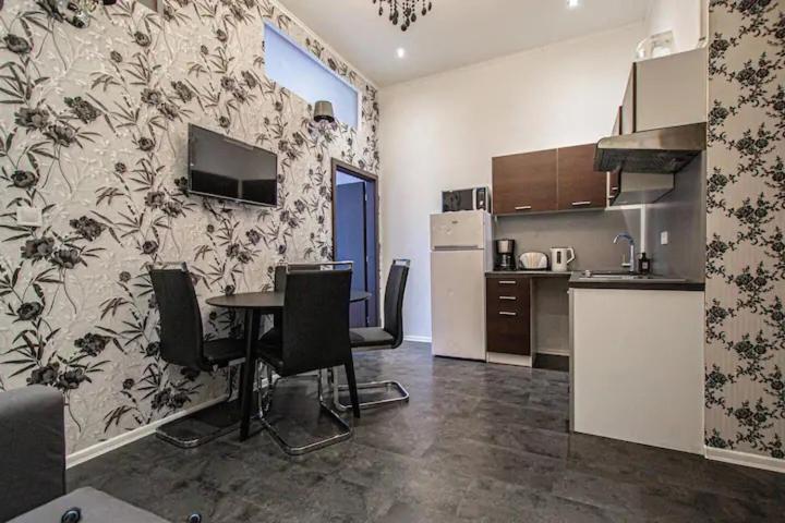 Cozy Homestay At Prague Main Station Екстер'єр фото