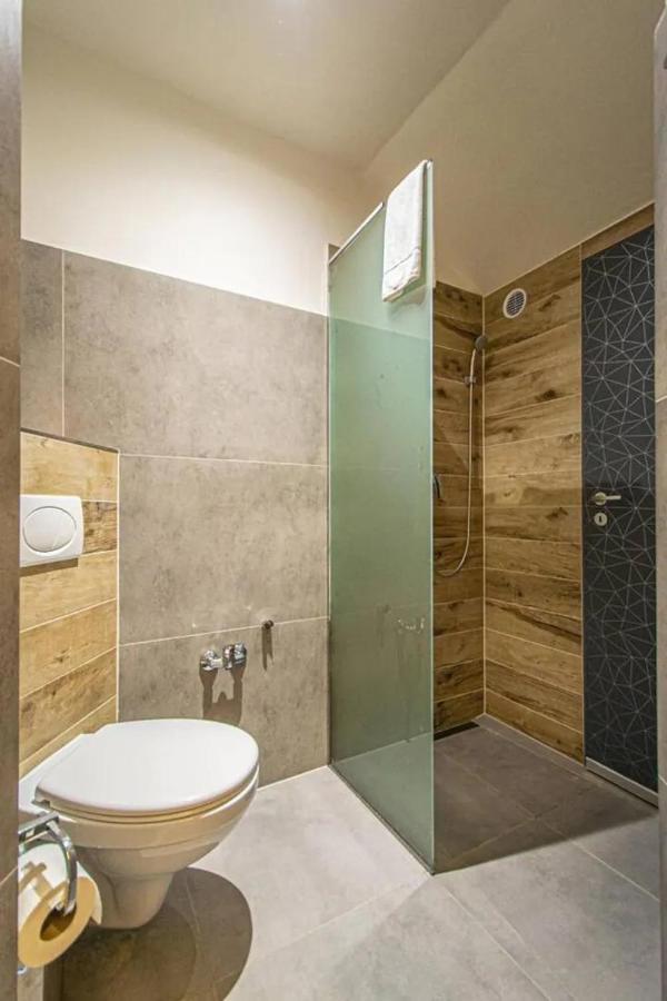 Cozy Homestay At Prague Main Station Екстер'єр фото