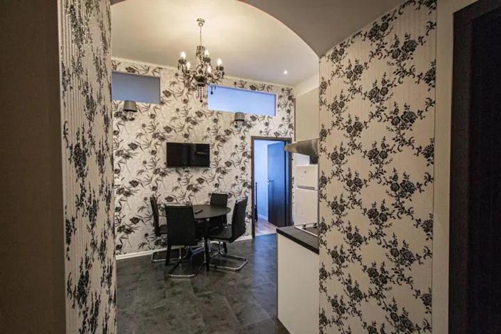 Cozy Homestay At Prague Main Station Екстер'єр фото