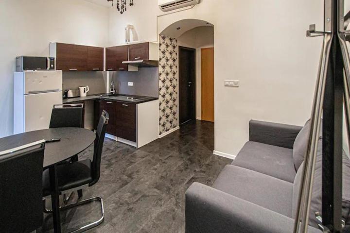 Cozy Homestay At Prague Main Station Екстер'єр фото