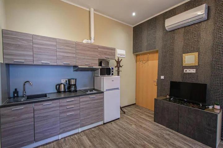 Cozy Homestay At Prague Main Station Екстер'єр фото