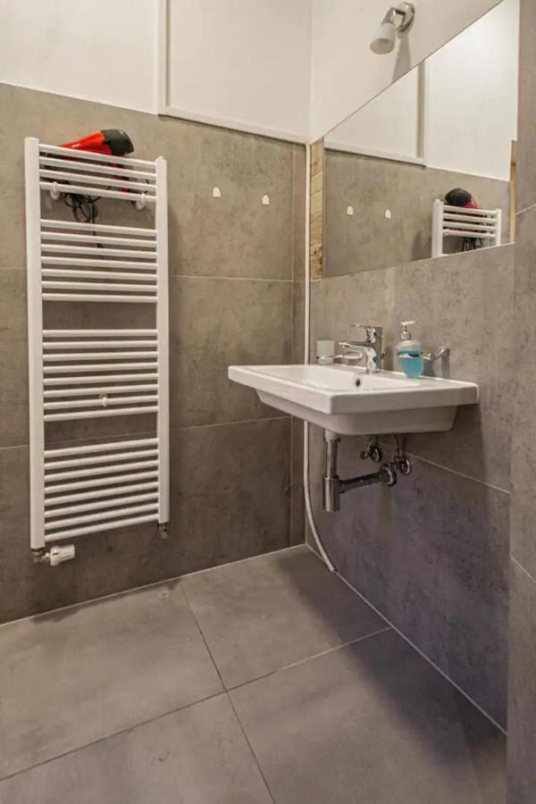 Cozy Homestay At Prague Main Station Екстер'єр фото