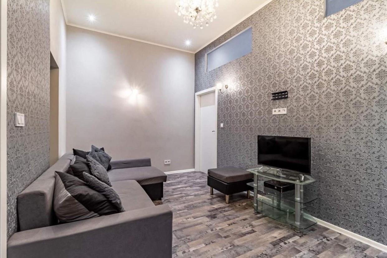 Cozy Homestay At Prague Main Station Екстер'єр фото