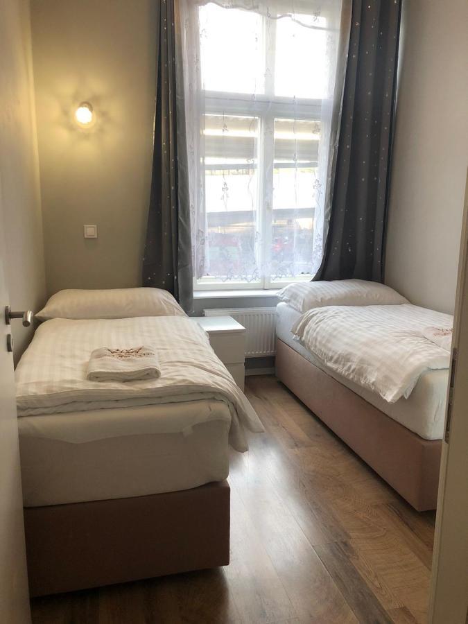 Cozy Homestay At Prague Main Station Екстер'єр фото