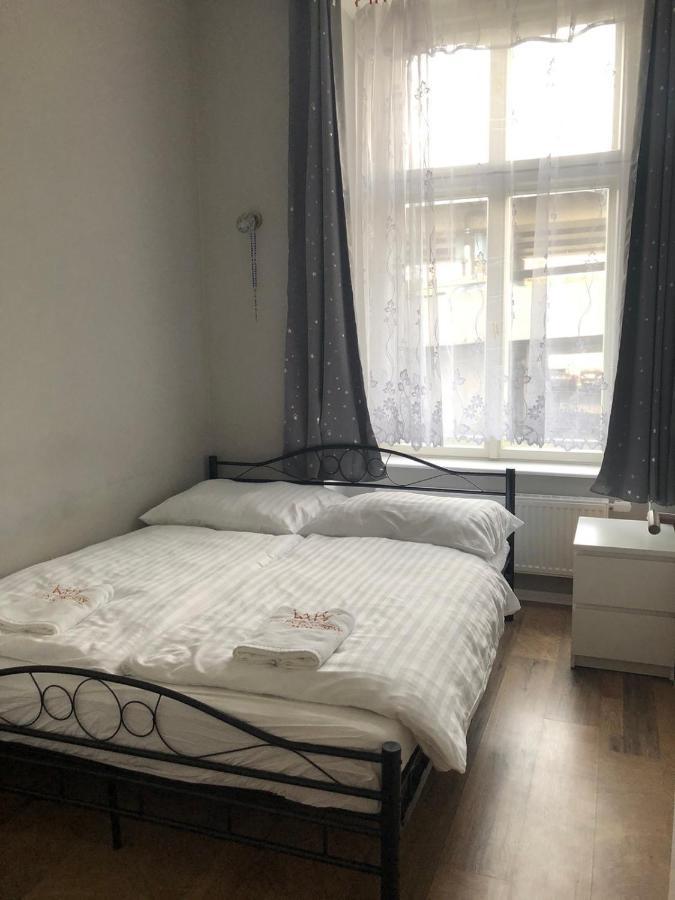Cozy Homestay At Prague Main Station Екстер'єр фото