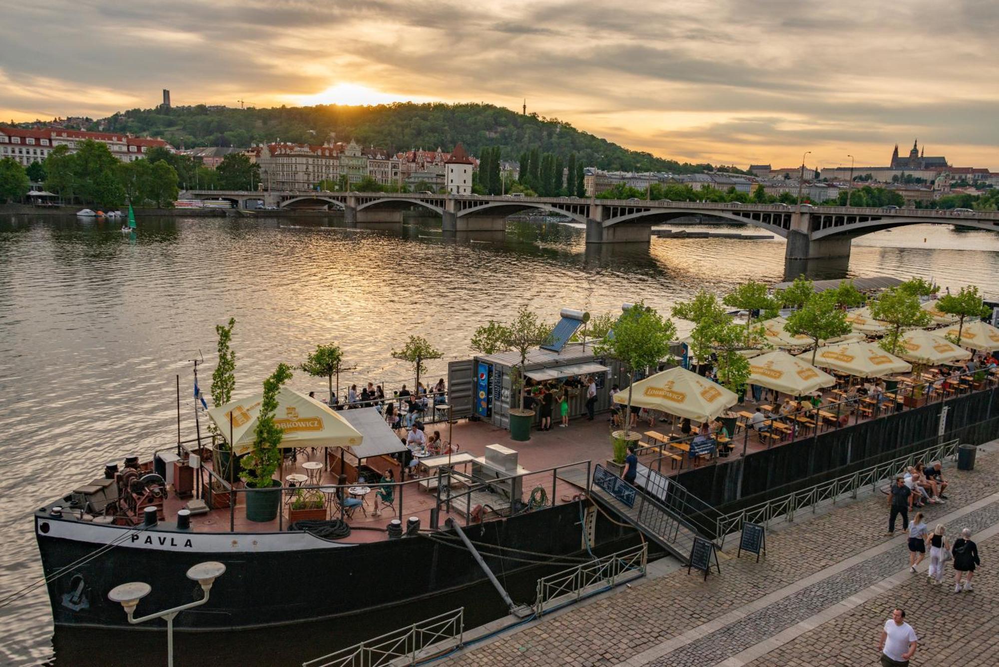 Cozy Homestay At Prague Main Station Екстер'єр фото