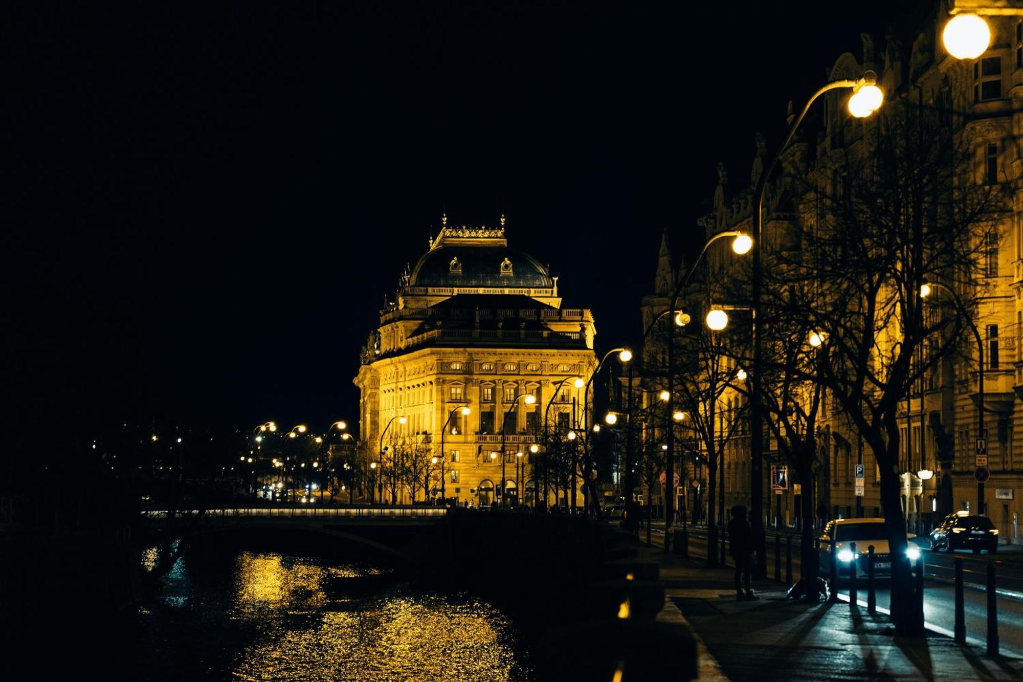 Cozy Homestay At Prague Main Station Екстер'єр фото