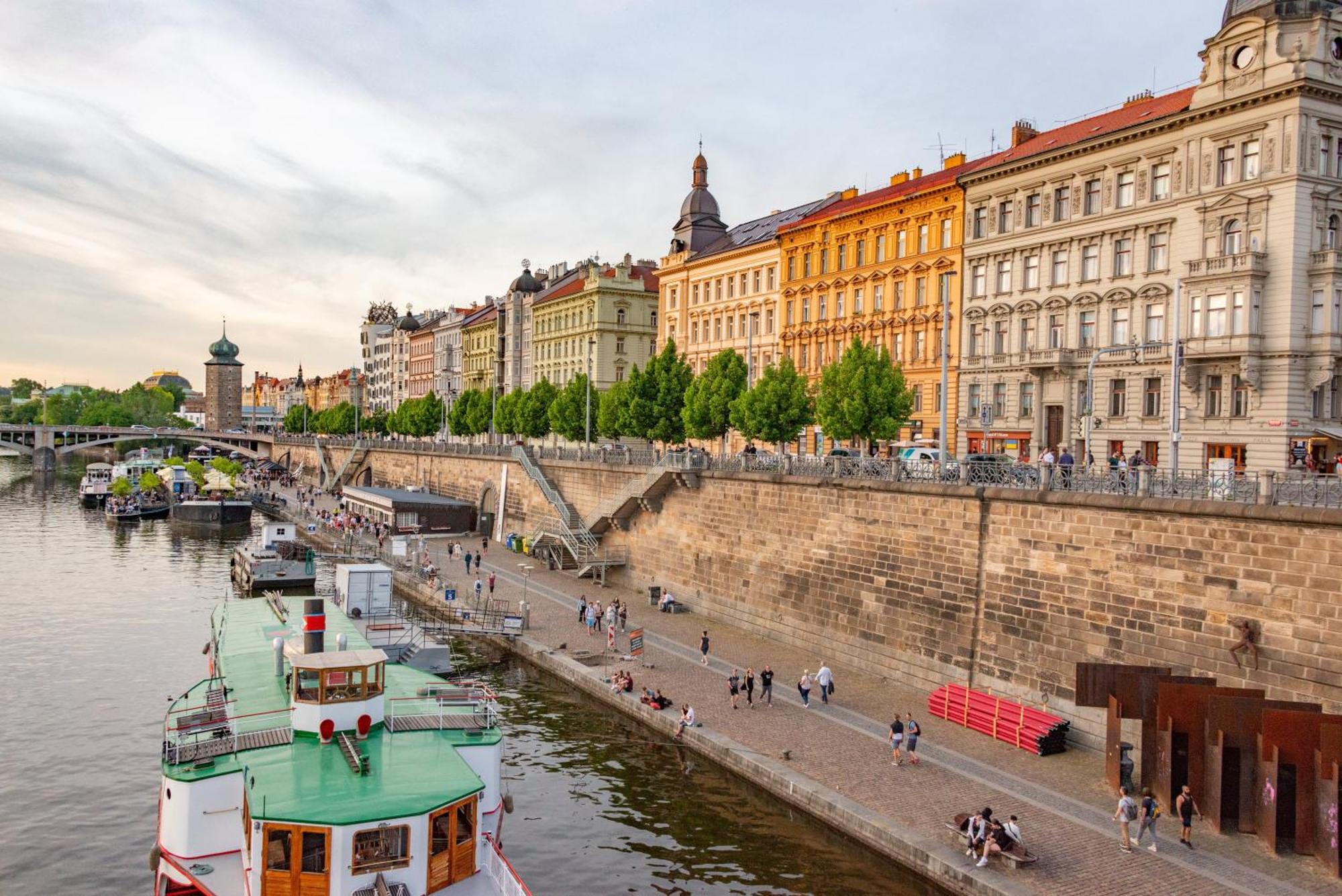 Cozy Homestay At Prague Main Station Екстер'єр фото