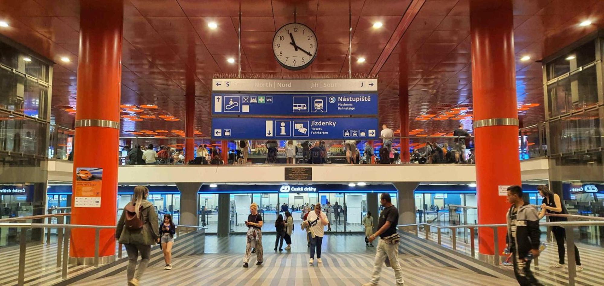 Cozy Homestay At Prague Main Station Екстер'єр фото